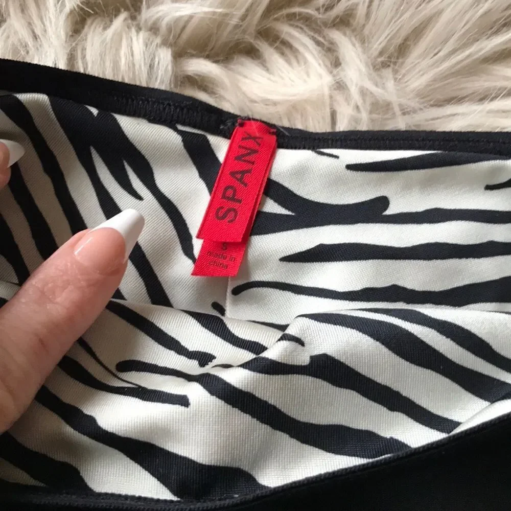 SPANX Simplicity Panties Shorts Small Black